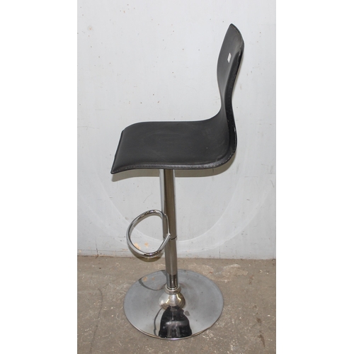 158 - A pair of height adjustable bar stools, approx 40cm wide x 42cm deep x 96cm tall (118cm fully extend... 