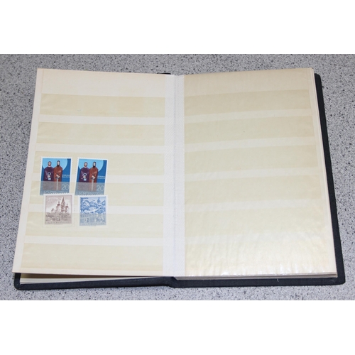 539 - Stamps - GB QV onwards in small stock book