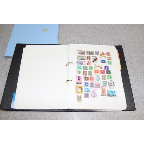 546 - Stamps - Box, World collection in 6 binders