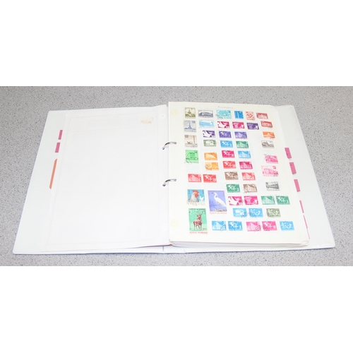 546 - Stamps - Box, World collection in 6 binders