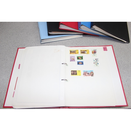 546 - Stamps - Box, World collection in 6 binders