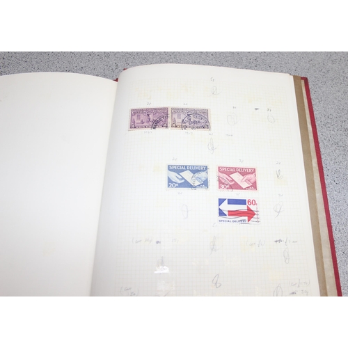 552 - Stamps - USA, 2 albums with stamps