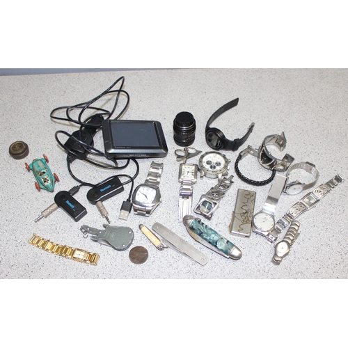 659 - Mixed lot of items to incl watches, small penknives, sat nav etc