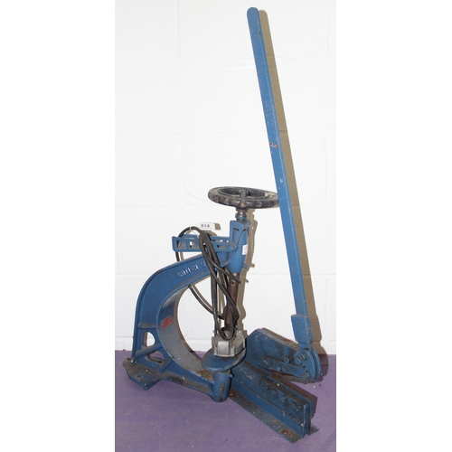 814 - Stenor tyre vulcanise machine and a pair of folding shears