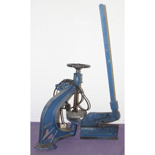 814 - Stenor tyre vulcanise machine and a pair of folding shears