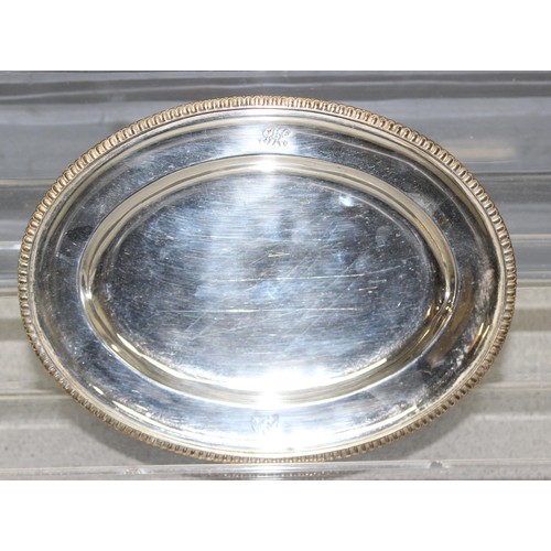 1021 - Mix of silver-plated items so incl serving plates, toast rack etc, approx 2.1kg