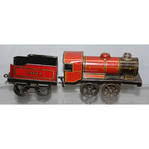 1587 - Qty of O Gauge train items to incl tin-plate Hornby clockwork locomotive and other, and some vintage... 