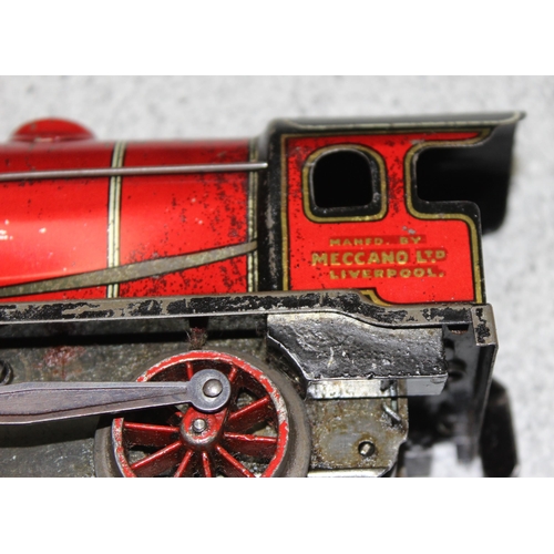 1587 - Qty of O Gauge train items to incl tin-plate Hornby clockwork locomotive and other, and some vintage... 