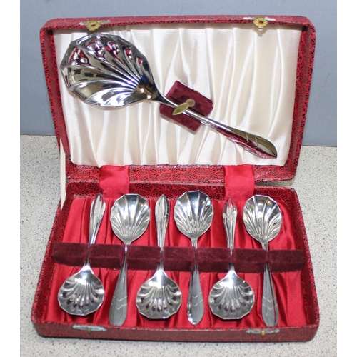 1043 - Mixed lot of silver-plate and other metalware, to incl cutlery, some boxed, napkin rings etc