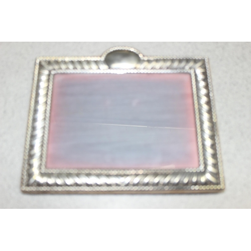 1058 - Qty of assorted silver plated items to inc a silver plated table mirror, photograph frame, Sampson M... 