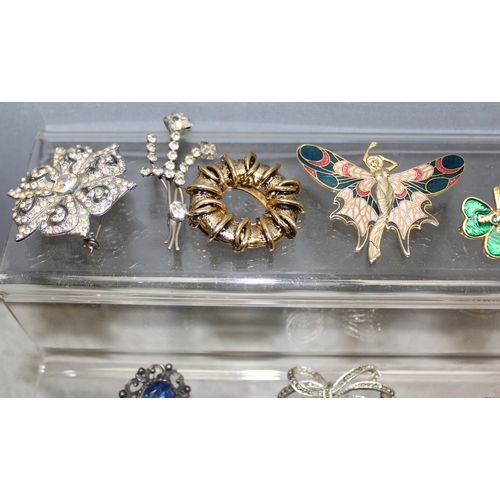 1190B - Qty of assorted vintage costume jewellery, mainly brooches etc