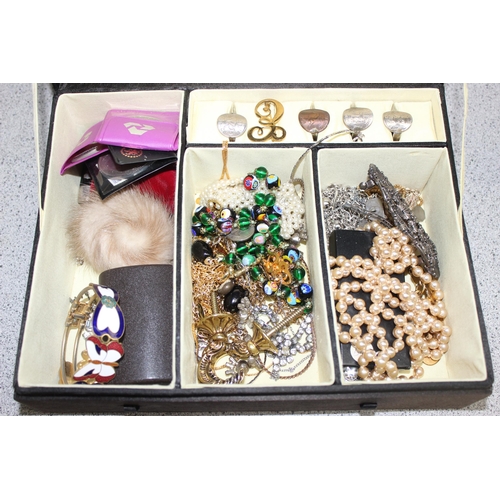 1190C - Vintage jewellery box and contents and a qty of assorted boxed costume jewellery