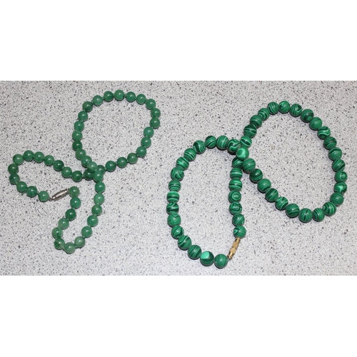 1190I - Qty of assorted costume jewellery to inc a Malachite bead necklace, various brooches and pendants et... 