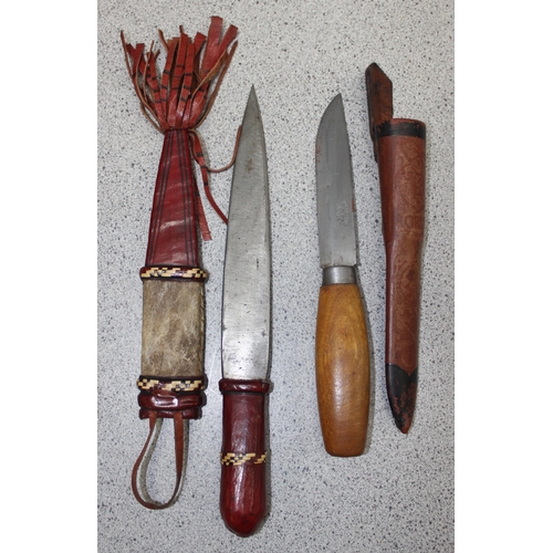 1422 - Assorted knives, to incl small wooden handled knife by Kverneland, Norway etc, longest incl handle a... 