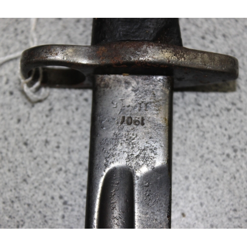 1425 - A WW1 period 1907 pattern Short Magazine Lee Enfield (SMLE) rifle sword bayonet with scabbard, vario... 