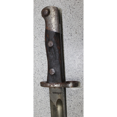 1428 - A c.WW2 period Siamese Type 45 Mauser bayonet and scabbard, marked to ricasso, approx 39cm long inc ... 