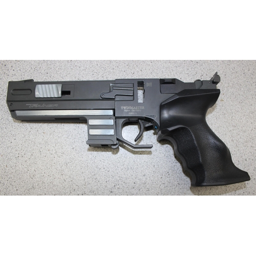 1430 - Twinmaster .177 CO2 match pistol in case with accessories