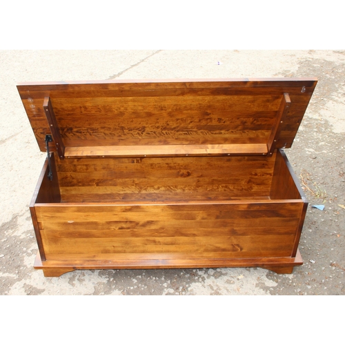 169 - A large modern wooden storage box or coffee table, approx 118cm wide x 66cm deep x 44cm tall