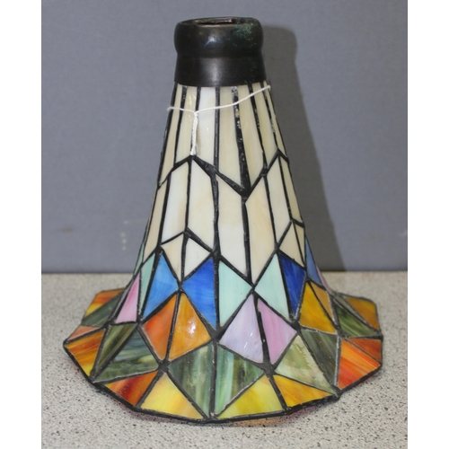 261 - Lamp light shade in the style of Tiffany in harlequin colours and cream, approx 18cm H