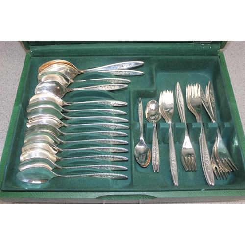 1069 - Canteen of retro silver-plated cutlery in the 'Silver Bouquet' pattern