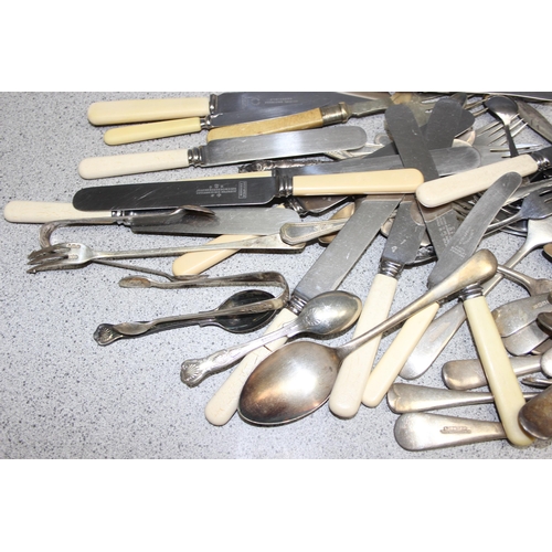 1072 - Qty of silver-plated flatware, approx 2.8kg gross