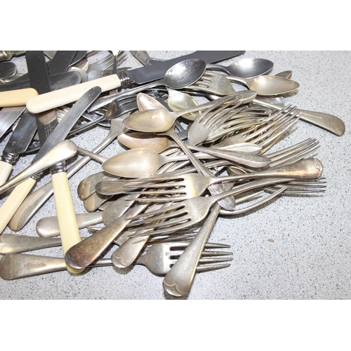 1072 - Qty of silver-plated flatware, approx 2.8kg gross