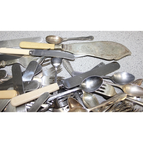 1072 - Qty of silver-plated flatware, approx 2.8kg gross