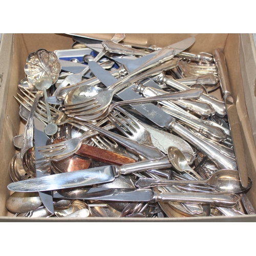 1090 - A large qty of assorted silver plated cutlery etc, approx 4.7kg gross