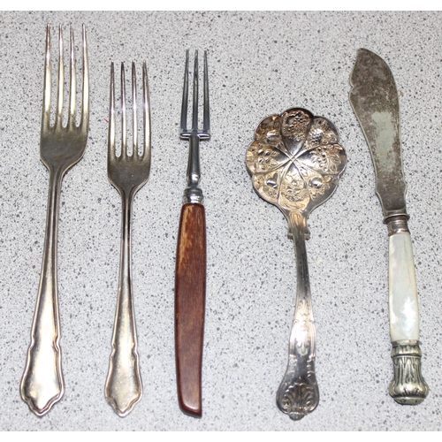 1090 - A large qty of assorted silver plated cutlery etc, approx 4.7kg gross