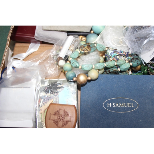 1190X - A large qty of assorted costume jewellery, many boxed items