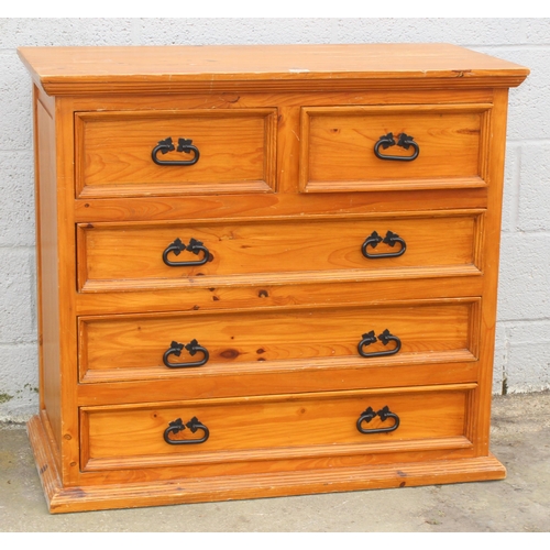 186 - A modern pine 2 over 3 chest of drawers with iron hoop handles, approx 98cm wide x 49cm deep x 89cm ... 