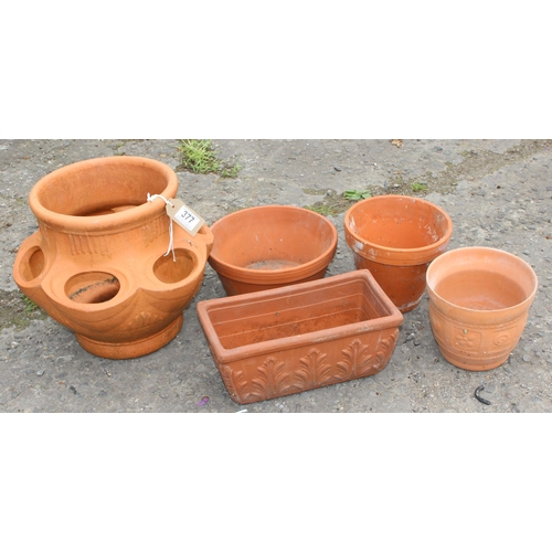 377 - Qty of terracotta planters to inc a strawberry planter, largest approx 33cm wide x 33cm deep x 30cm ... 