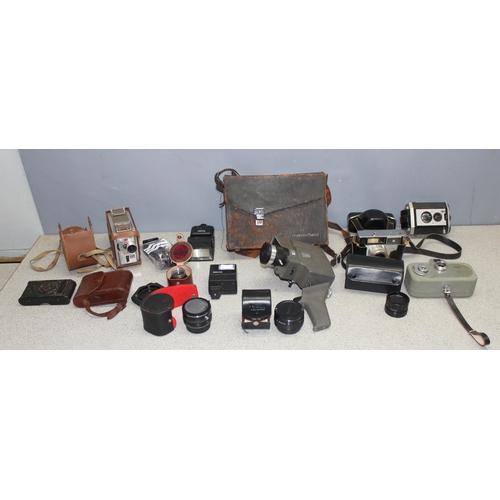 668 - A large qty of assorted vintage cameras and accessories etc