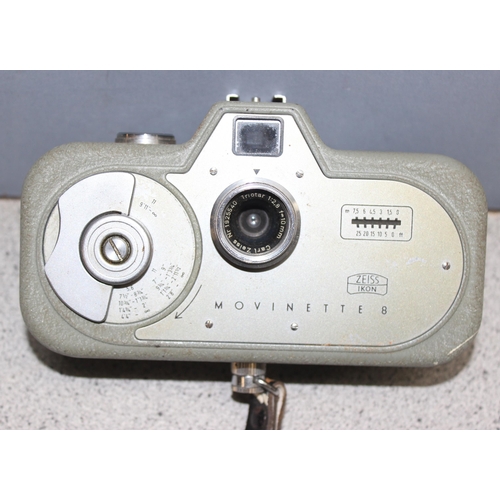 668 - A large qty of assorted vintage cameras and accessories etc