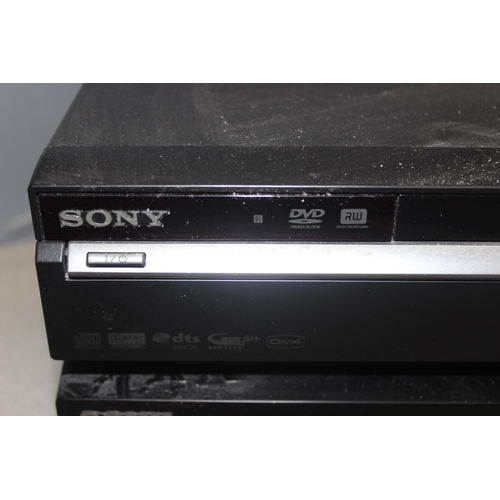 767 - Sony DVD recorder RDR-HXD870 and a Sony stereo amplifier TA-FE370 (2)