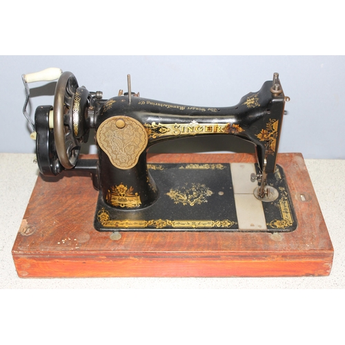 821 - Vintage Singer sewing machine in wooden case