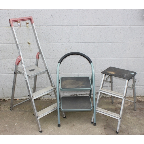 824 - 3 small step ladders