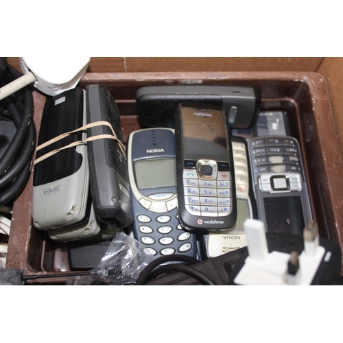 765 - Qty of used mobile phones to incl Nokia and Motorola etc, and other communicative items