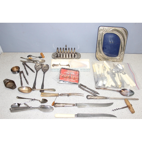 1020A - Qty silver-plated and other metalware items to incl an Art Nouveau style photo frame, flatware, toas... 