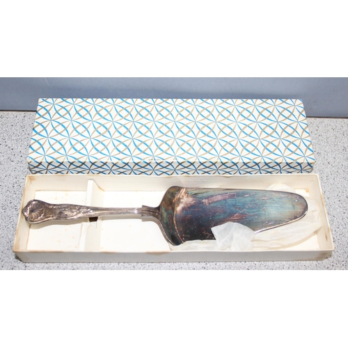 1020A - Qty silver-plated and other metalware items to incl an Art Nouveau style photo frame, flatware, toas... 