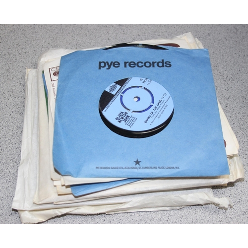 614 - Large qty of vintage vinyl records to incl Don McClean, Johnny Cash, Shakin' Stevens etc