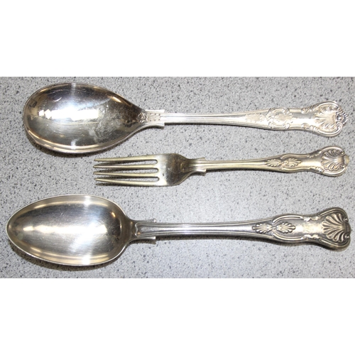 1059 - A large qty of assorted vintage Queen's Pattern silver plated cutlery, all spoons and forks, approx ... 