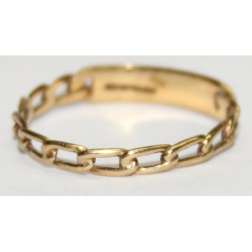 1140J - An unusual 9ct gold rope twist ring set with small diamond, marked and XRF confirmed for 9ct gold, a... 