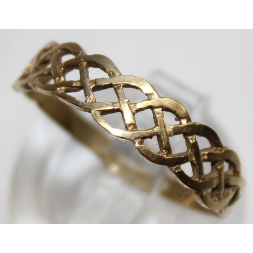 1140K - 9ct gold ring with woven Celtic style design, marked and XRF confirmed for 9ct gold, approx size Q, ... 