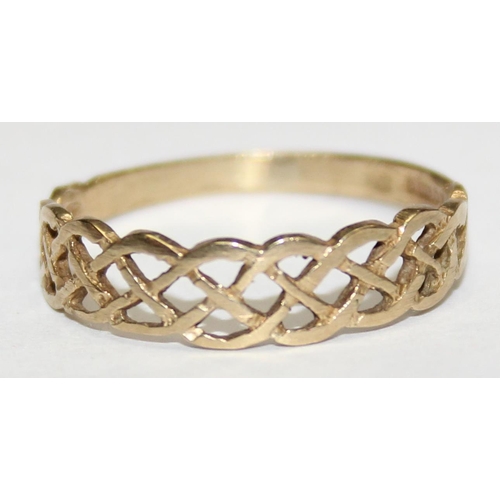 1140K - 9ct gold ring with woven Celtic style design, marked and XRF confirmed for 9ct gold, approx size Q, ... 