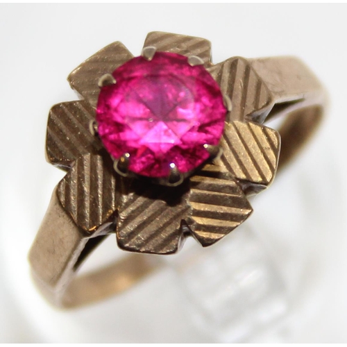 1140L - A retro 9ct gold and pink stone ring in floral setting, likely a Ruby, marked for Birmingham 1968, a... 