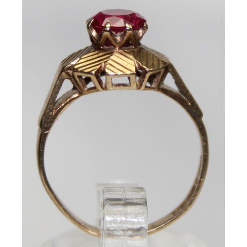 1140L - A retro 9ct gold and pink stone ring in floral setting, likely a Ruby, marked for Birmingham 1968, a... 