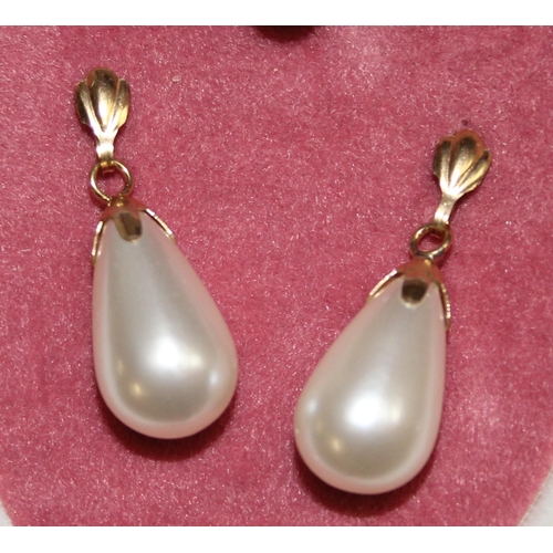 1140R - A 9ct gold mounted faux pearl necklace and earring set in box, indistinctly marked but XRF confirmed