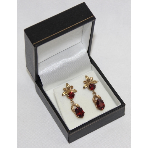 1140U - A pair of 9ct gold and garnet floral drop earrings, marked and XRF confirmed, approx 28mm drop, appr... 