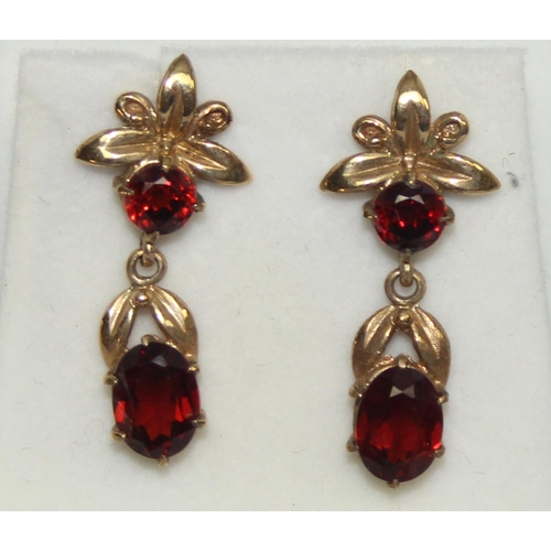 1140U - A pair of 9ct gold and garnet floral drop earrings, marked and XRF confirmed, approx 28mm drop, appr... 